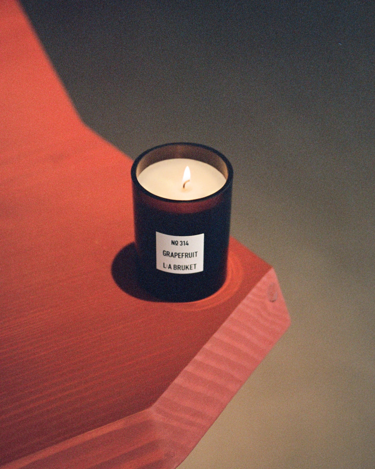 L:A BRUKET 314 Scented Candle Grapefruit 260g