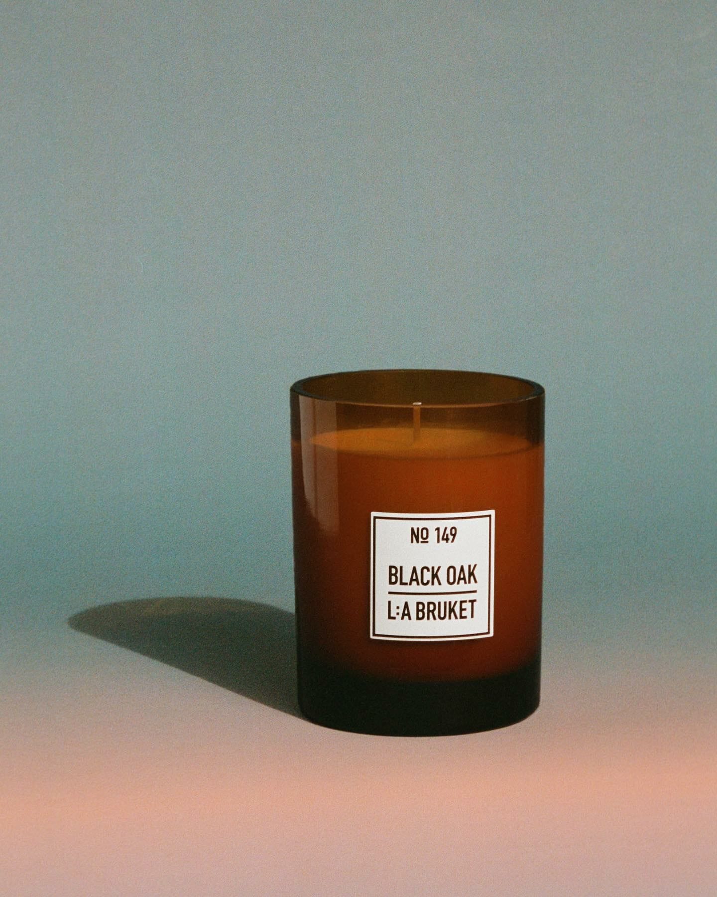 L:A BRUKET 149 Scented Candle Black Oak 260g