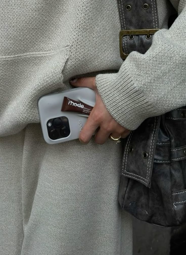 Rhode 唇膏收納手機殼